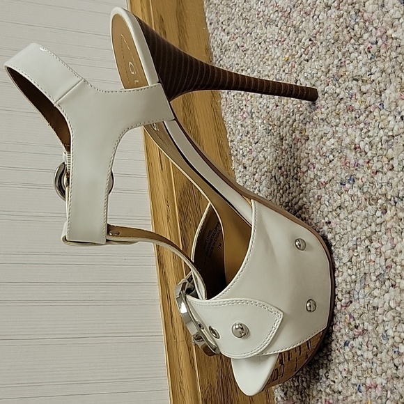 Guess Women's White Vegan Leather Platform Heel Sandals. Sz 7 Florie - Picture 4 of 9